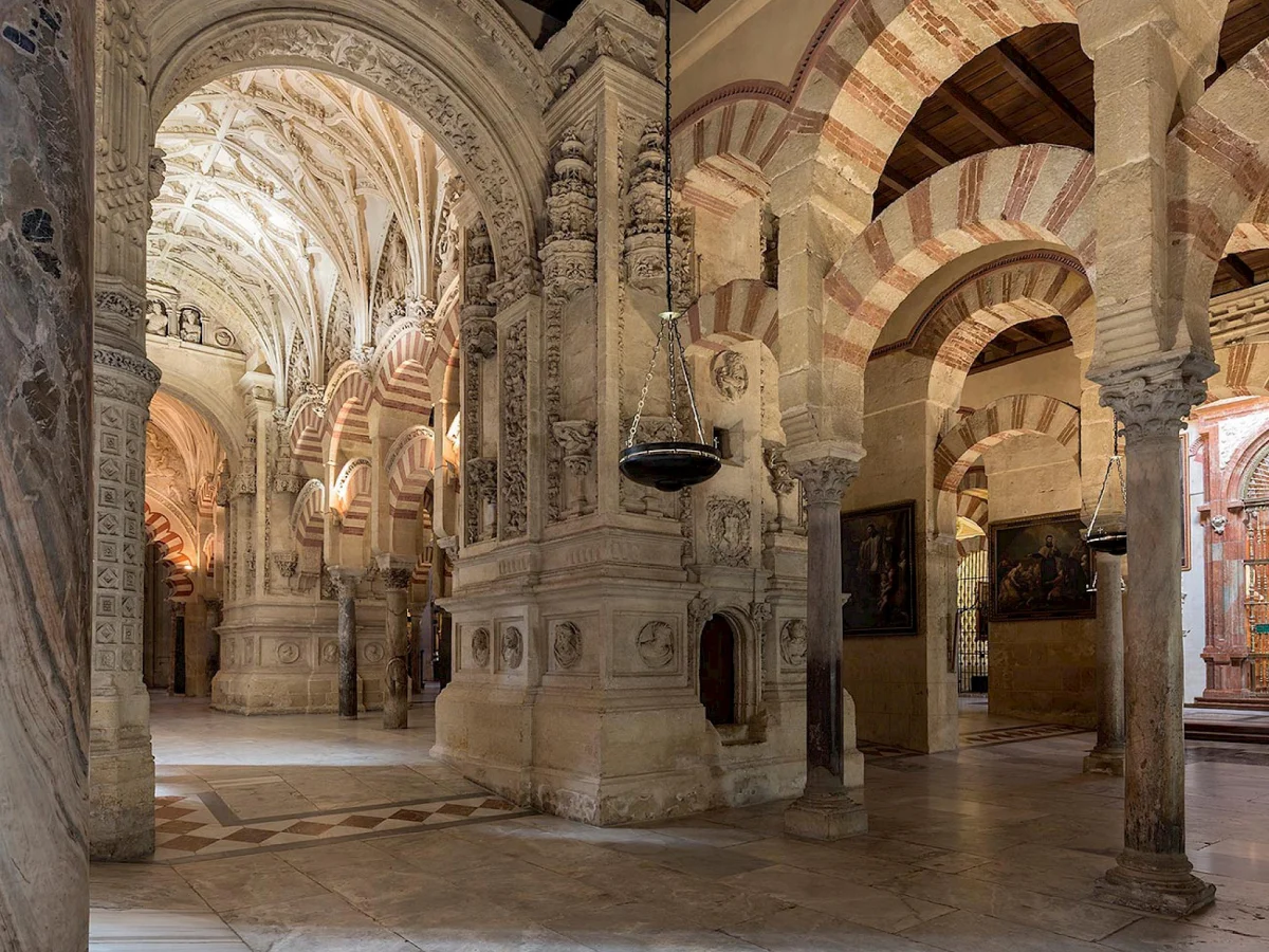 Explorando la Mezquita-Catedral de Cordoba en familia en Córdoba