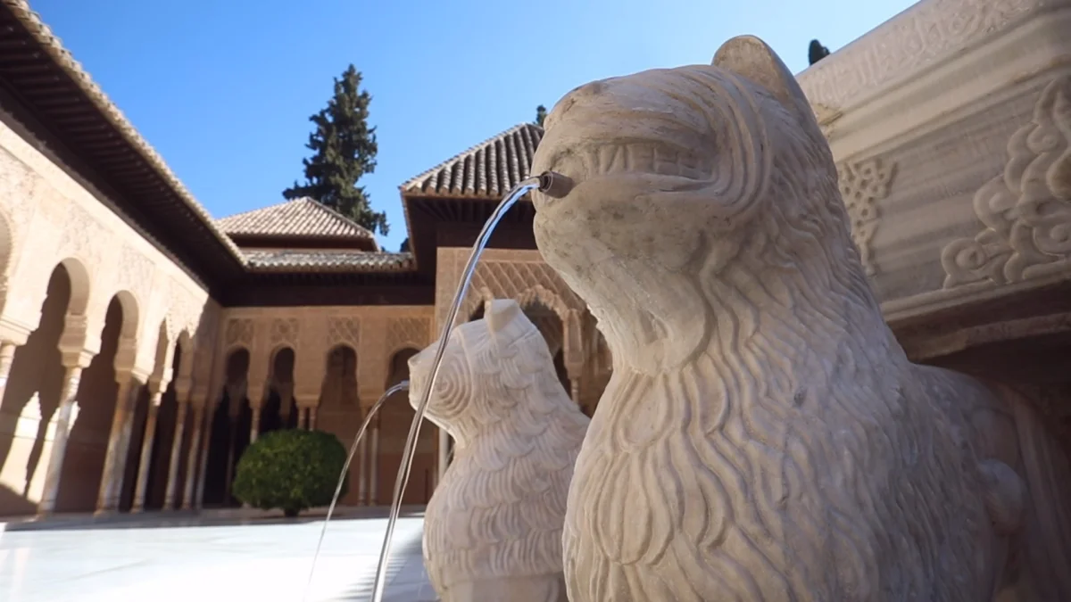La Alhambra con peques: visitas mágicas para pequeños exploradores en Granada
