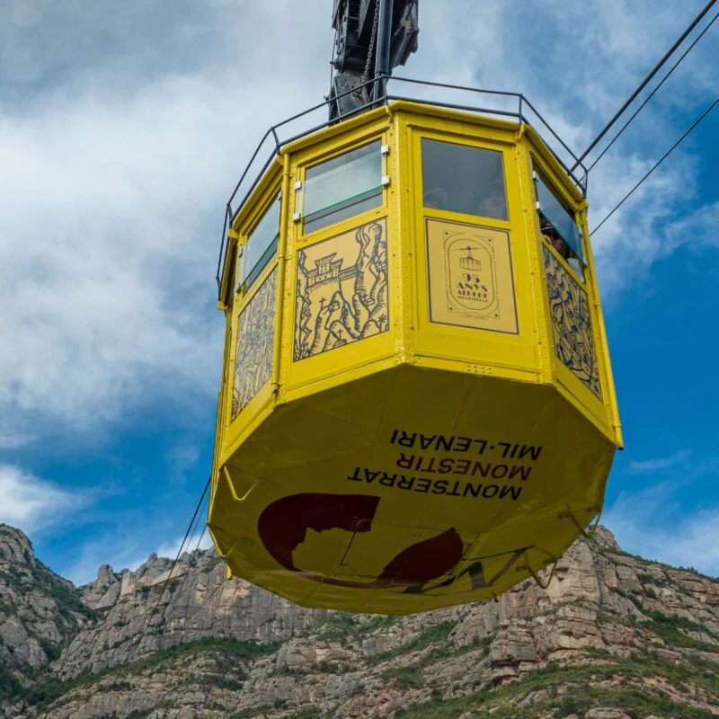 Teleférico de Montserrat: volar hasta la montaña mágica en Barcelona